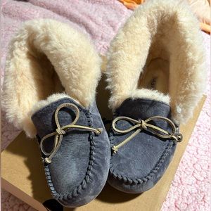 Women’s UGG Alena slipper, color grey size 8